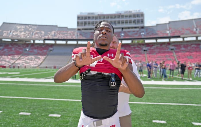 Wisconsin cornerback Jay Shaw posing with his hands in a 'W' at local football media day (Credit: Mike De Sisti / Milwaukee Journal Sentinel / USA TODAY NETWORK)